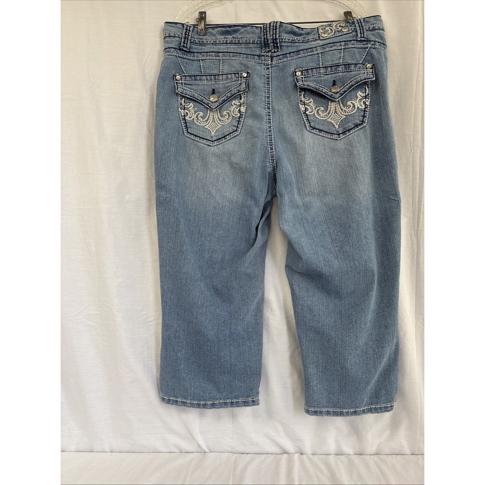 Style & Co Capris Womens Sz 16 Blue Denim w/ Rhinestones & Embroidery On Pockets - Picture 3 of 16
